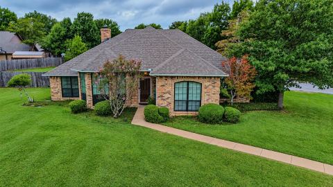 104 Lakeridge Court, Weatherford