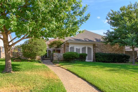 6025 Daven Oaks Drive, Dallas