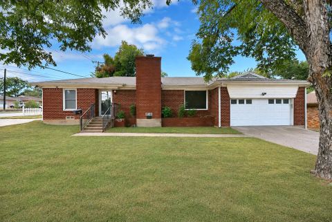 1003 Brookhollow Drive, Irving