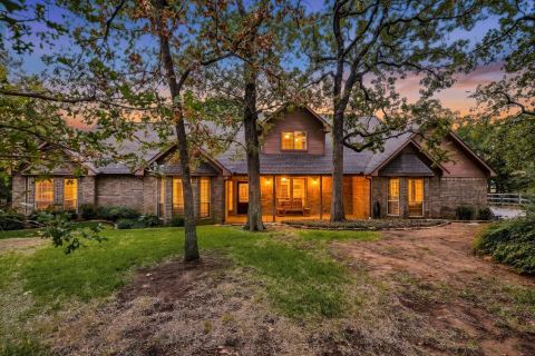 1231 Oak View Court, Oak Point