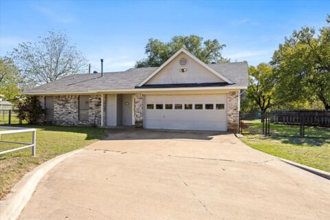 409 Walker Street, Glen Rose, TX 76043 — photo 2
