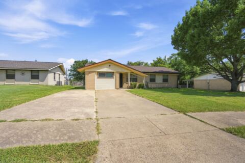 702 Phillips Drive, Ennis, TX 75119 — photo 2