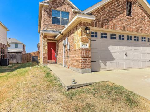 4916 Villas Drive 4916, Sanger