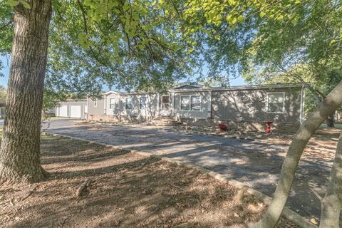 138 S Campbell Street, Alba, TX 75410 — photo 3
