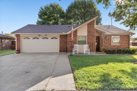 2702 Pebble Beach Drive, Lancaster