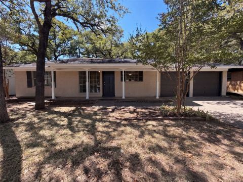1229 King Drive, Bedford