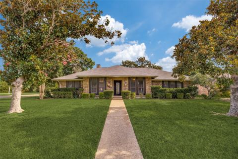 1138 Mill Springs, Richardson