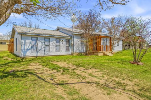 600 E Third Street, Hico, TX 76457 — photo 2