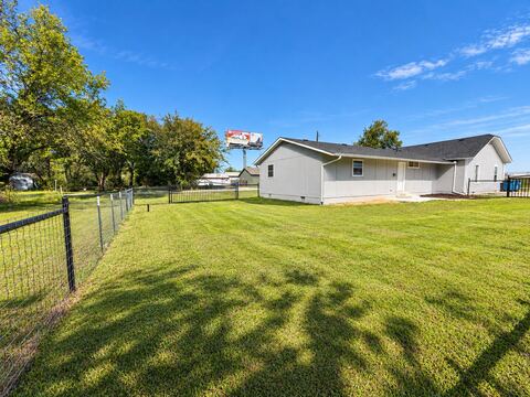 401 N Frontage Road, Valley View, TX 76272 — photo 2