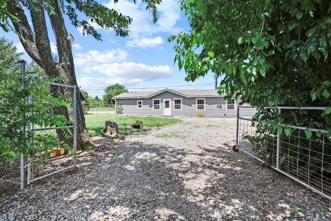 231 Juniper Drive, Pottsboro, TX 75076 — photo 3