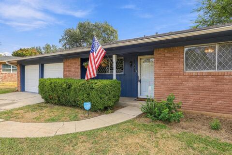 1306 Hillside Drive, Gainesville, TX 76240 — photo 2