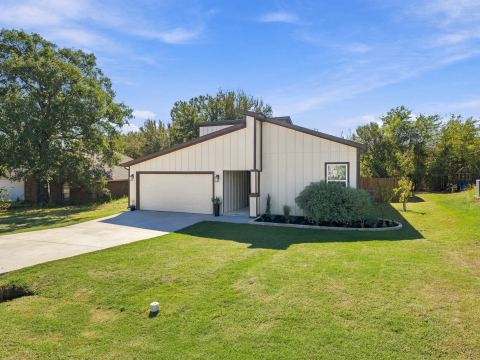 706 Port O Call Drive, Runaway Bay, TX 76426 — photo 2