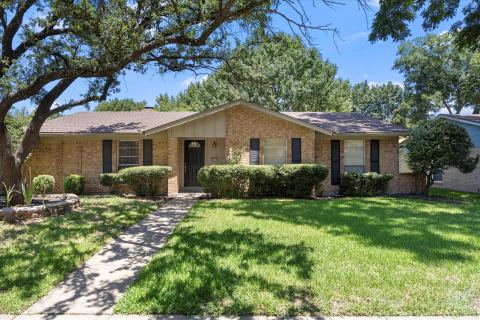 2413 Village Green Drive, Garland