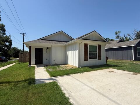 420 E 5th Street, Bonham, TX 75418 — photo 2