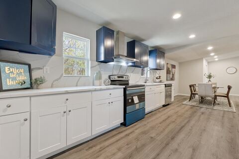 712 N Barrett Avenue, Denison