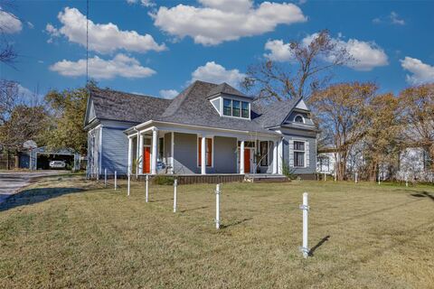 1015 N Dixon Street, Gainesville, TX 76240 — photo 2
