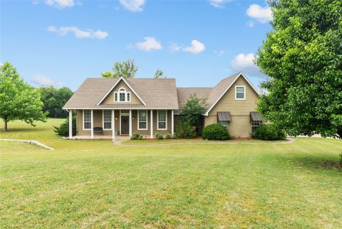 415 Stone Mountain Court, Cresson, TX 76035 — photo 2