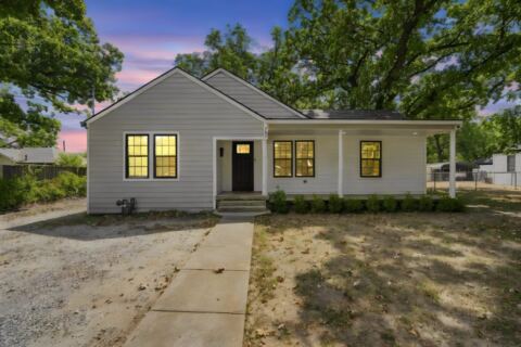 703 W Milam Street, Ennis, TX 75119 — photo 3
