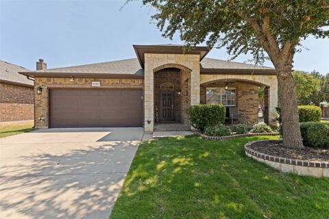 8200 Misty Water Drive, Fort Worth