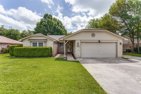 413 Goldfinch Drive, Fort Worth