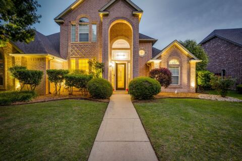 912 Thomas Crossing Drive, Fort Worth