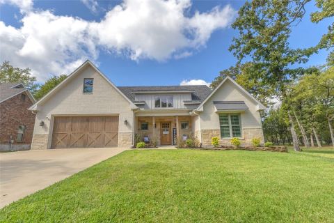 239 Colonial Drive, Mabank