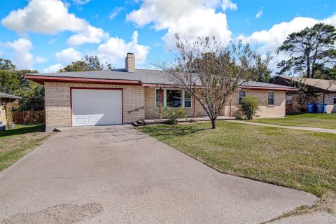 107 Pine Street, Keene, TX 76059 — photo 2