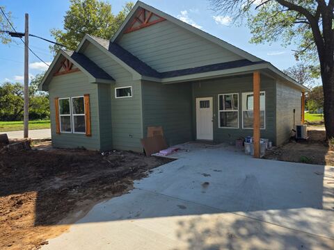 201 W Cherry Street, Nocona, TX 76255 — photo 3