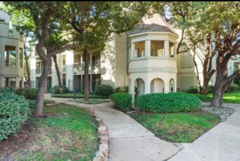 3105 san jacinto, Dallas