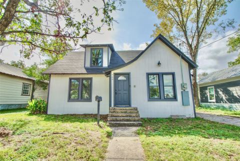 704 Pine Street, Teague