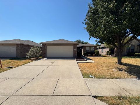 5729 Mirror Ridge Drive, Fort Worth