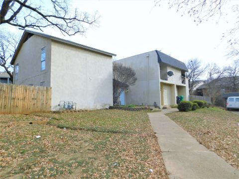 1913 Kingswood Court, Denton