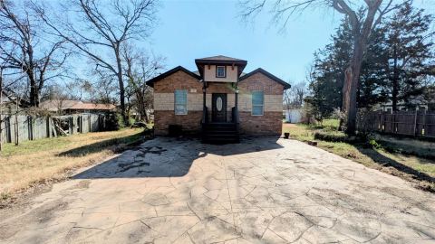 409 Giles Street, Mineola