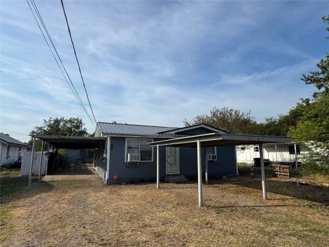 413 E Locust Street, Whitewright