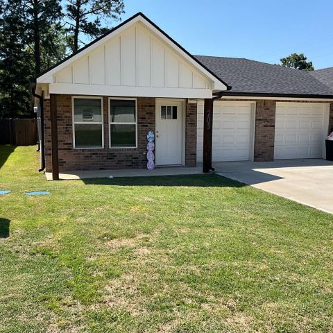 205 Isabella Street, Mineola