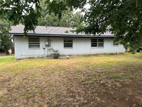 233 Hillcrest Drive, Nocona, TX 76255 — photo 3
