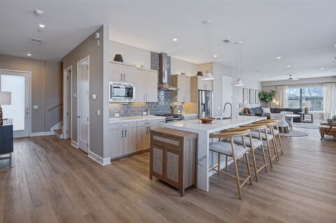 1901 S Harwood Street 305, Dallas