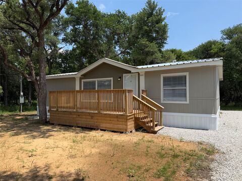 111 Shady Springs Drive, Bridgeport, TX 76426 — photo 2