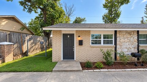 211 Skyway Drive 8, Euless