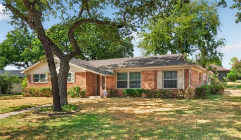 520 Circleview Drive N, Hurst