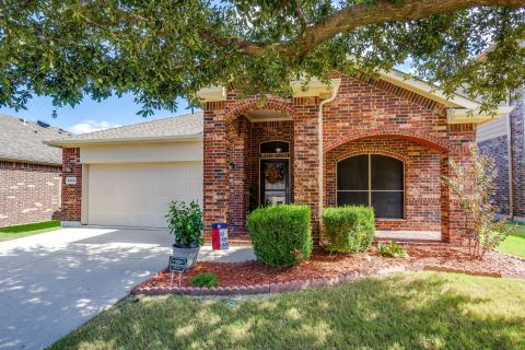 8208 Sleeping Doe Drive, Fort Worth