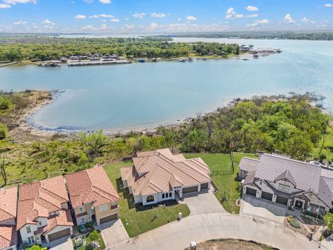 9065 Lakeside Drive