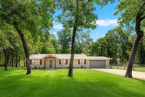110 Meadowood Road, Enchanted Oaks