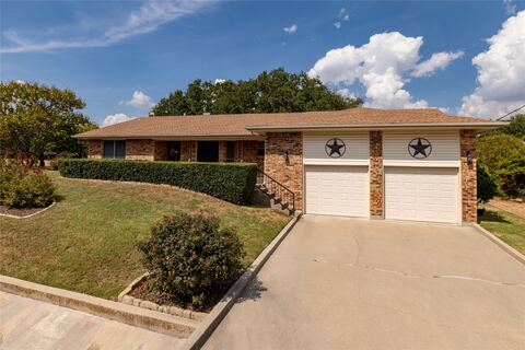 304 Lakeview Drive, Runaway Bay, TX 76426 — photo 2
