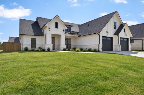 2033 Nichole Boulevard, Pottsboro