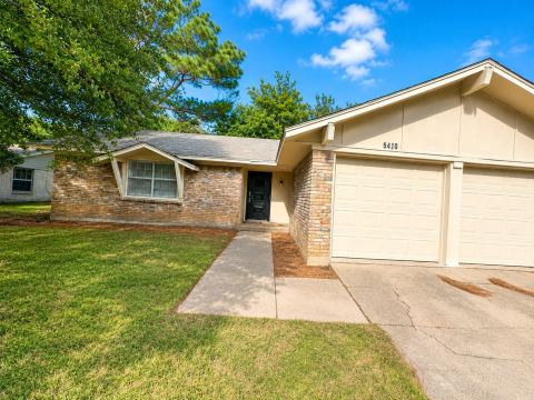 5410 Kings Manor Drive, Lake Dallas, TX 75065 — photo 2