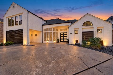 4420 Hollow Oak Drive