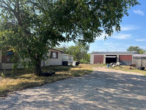 1 S 1ST Street W, Mount Calm, TX 76673 — photo 2