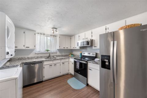 108 Harbor Drive 204, Runaway Bay, TX 76426 — photo 2