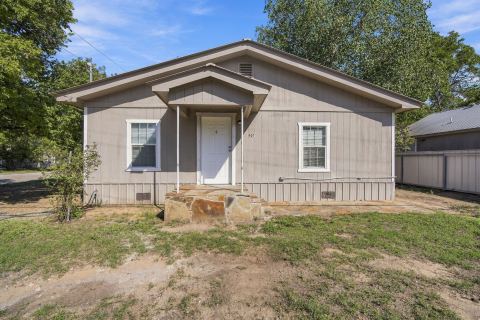405 N Atlantic Street 407, Cleburne